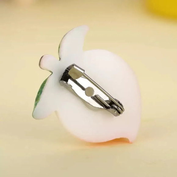 VQ Peach Brooch - Picture 3 of 5